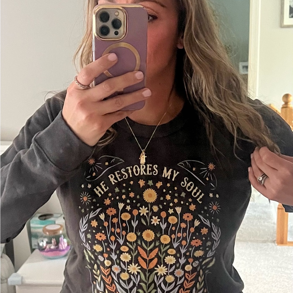 Graphic Long Sleeve Top - 🙏🏼